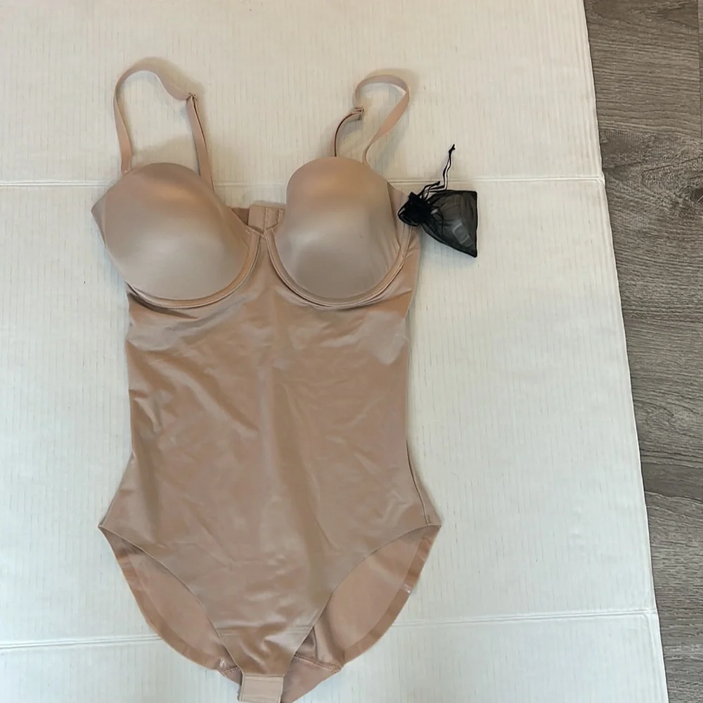 NWOT SPANX Suit Your Fancy Strapless Cupped Panty
Bodysuit L_14